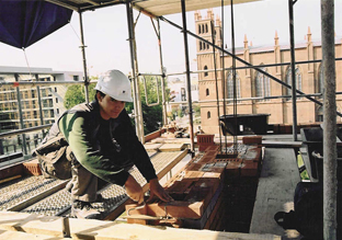 Arbeiter auf Dach